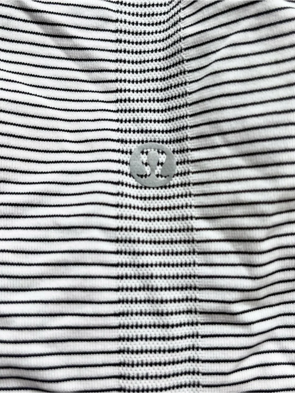 Lululemon Women’s Size 10 Swiftly Relaxed Black & White Tank Top